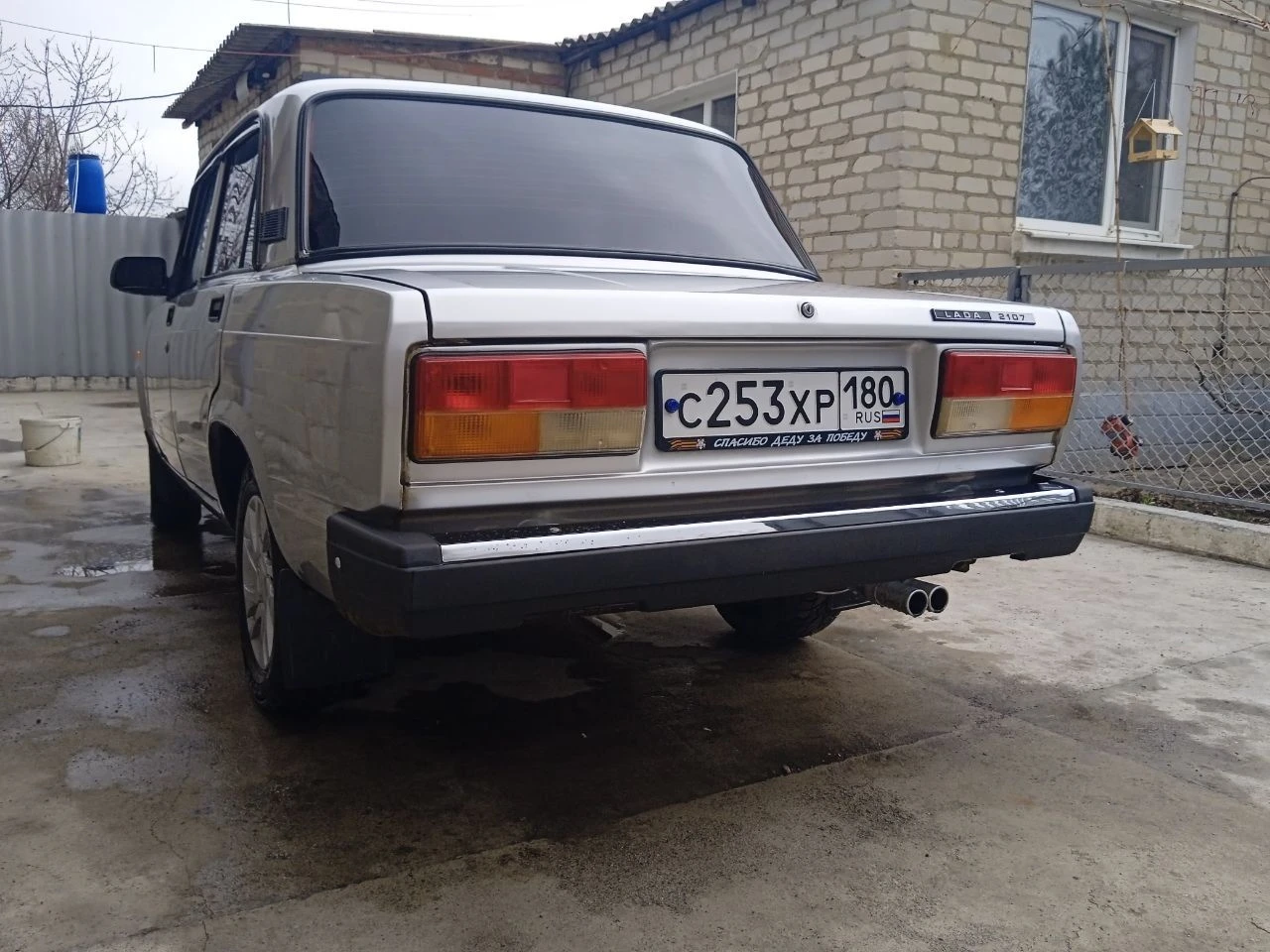 Продам ваз 2107 2011г. двигатель 1.6 кпп 5-ступ. в идеальном состоянии. пробег родной 610000 км. не бита, не крашена. я хозяин. авто полностью обслужен. фильтра, масла заменены. опции: сигнализация, музыка, тонировка. техосмотр пройден. цена 460 тыс. +торг или обмен на авто дешевле. другая информация по телефону. +79495001387. донецк. - фотография - 6