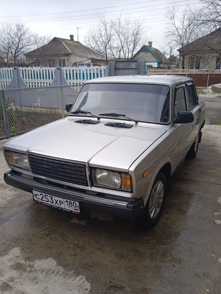 Продам ваз 2107 2011г. двигатель 1.6 кпп 5-ступ. в идеальном состоянии. пробег родной 610000 км. не бита, не крашена. я хозяин. авто полностью обслужен. фильтра, масла заменены. опции: сигнализация, музыка, тонировка. техосмотр пройден. цена 460 тыс. +торг или обмен на авто дешевле. другая информация по телефону. +79495001387. донецк. - фотография - 2