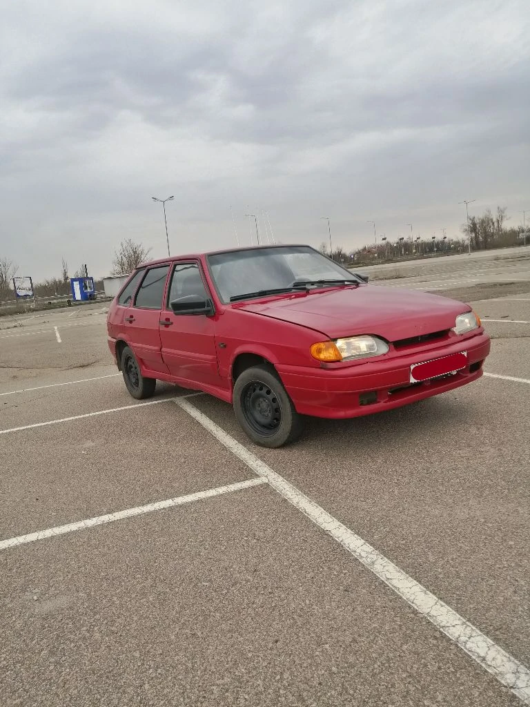Продаётся ваз 2114, 2005г. , объем 1.5л, едет бодро. цена 190 тыс. руб. техника хорошая. ходовая живая. мотор работает отлично, не троит, не дымит, запускается с пол тычка и в мороз. коробка без нареканий, не выбивает, не хрустит. кузов ровный. ляда целая. дно, пороги, стаканы, низа дверей целые. электрика исправна, 2 эл. стеклоподъёмника. гранта зеркала с повторителями. музыка играет. резина зима r14. автомобиль на полном ходу. салон ухожен. печка греет. центральный замок. документы чистые, без штрафов, запретов, ограничений. переоформление без проблем, дкп на руках. осмотр: макеевка, шахтерск по вопросам звоните: +79496306865 - фотография - 2