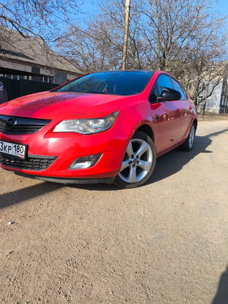 Продам opel astra j 2011г. в. мотор 1,4 турбо, бензин. автомат. пробег 156 тыс. км. два комплекта колес, автозапуск, турботаймер, мультируль, круиз, обогрев сидений, обогрев зеркал и стекол, камера заднего вида, андроид магнитола, парктроники, двухзонный климат, атермальное остекление, люк, датчик движения в салоне. автомобиль полностью обслужен! я хозяин, с документами полный порядок цена 810 тыс+ небольшой торг макеевка +79493779511 - фотография - 2