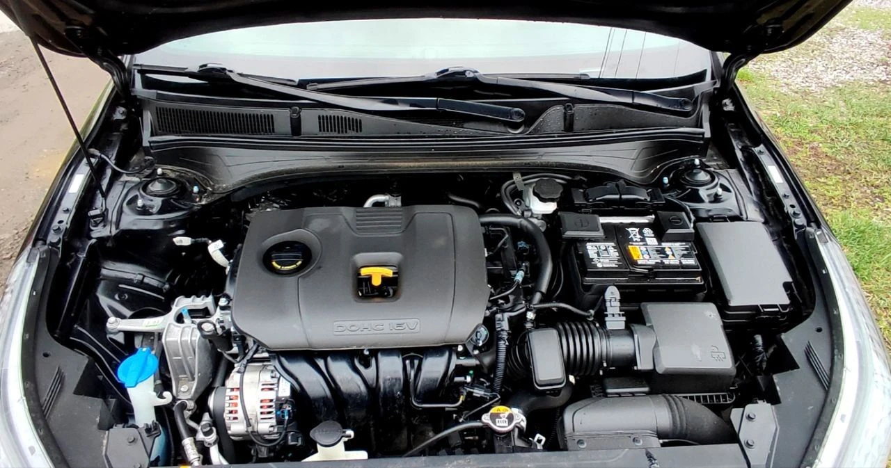 Продаётся киа форте, конец 2022 г. рестайлинг! в идеальном состоянии, без повреждений и окрасов. пробег 31 тыс. км. 2,0 бензин, 150 л. с. , автомат 8-ступенчатый автомат айсин, круиз-контроль, удержание полосы, датчик дистанции, датчики слепых зон на зеркалах, регулировка зеркал, мультируль, камера заднего вида, монитор, блютуз, мультируль, кондиционер, стеклоподъемники, резина почти новая, легкосплавные диски на 16. авто как новое (в салоне запах нового авто) двери и бордюры, монитор ещё в плёнке. из повреждений - задний бампер ( замена на оригинал в цвет кузова) остальное завод. таких авто на рынке очень мало. вин код для проверки 3kpf24ad1pe513224 цена 2,3 млн. руб. детально по телефону+79493560528, +79493202480 - фотография - 15