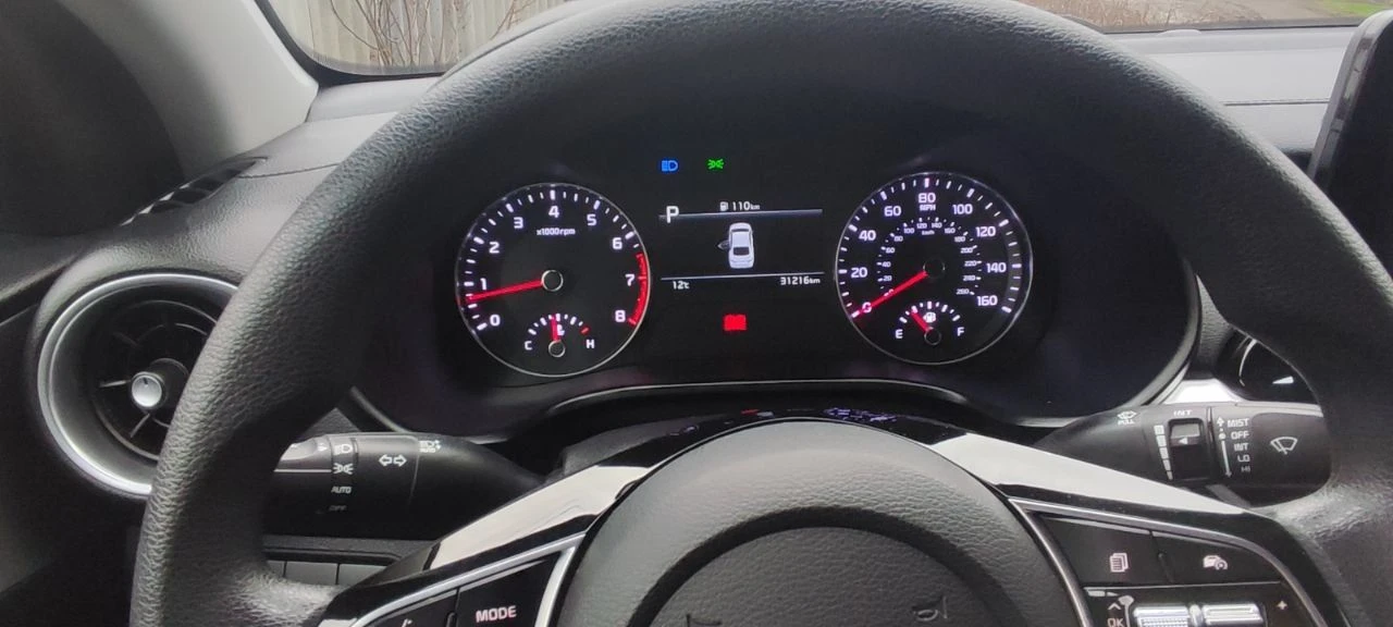 Продаётся киа форте, конец 2022 г. рестайлинг! в идеальном состоянии, без повреждений и окрасов. пробег 31 тыс. км. 2,0 бензин, 150 л. с. , автомат 8-ступенчатый автомат айсин, круиз-контроль, удержание полосы, датчик дистанции, датчики слепых зон на зеркалах, регулировка зеркал, мультируль, камера заднего вида, монитор, блютуз, мультируль, кондиционер, стеклоподъемники, резина почти новая, легкосплавные диски на 16. авто как новое (в салоне запах нового авто) двери и бордюры, монитор ещё в плёнке. из повреждений - задний бампер ( замена на оригинал в цвет кузова) остальное завод. таких авто на рынке очень мало. вин код для проверки 3kpf24ad1pe513224 цена 2,3 млн. руб. детально по телефону+79493560528, +79493202480 - фотография - 10