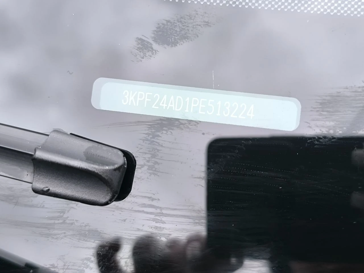 Продаётся киа форте, конец 2022 г. рестайлинг! в идеальном состоянии, без повреждений и окрасов. пробег 31 тыс. км. 2,0 бензин, 150 л. с. , автомат 8-ступенчатый автомат айсин, круиз-контроль, удержание полосы, датчик дистанции, датчики слепых зон на зеркалах, регулировка зеркал, мультируль, камера заднего вида, монитор, блютуз, мультируль, кондиционер, стеклоподъемники, резина почти новая, легкосплавные диски на 16. авто как новое (в салоне запах нового авто) двери и бордюры, монитор ещё в плёнке. из повреждений - задний бампер ( замена на оригинал в цвет кузова) остальное завод. таких авто на рынке очень мало. вин код для проверки 3kpf24ad1pe513224 цена 2,3 млн. руб. детально по телефону+79493560528, +79493202480 - фотография - 16