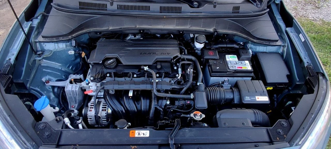 Продаётся хëндэ кона 2022 г. в идеальном состоянии, без окрасов. пробег 45 тыс. мл. 2,0 бензин, 150 л. с. , автомат 8-ступенчатый автомат айсин, круиз-контроль, удержание полосы, датчик дистанции, регулировка зеркал, мультируль, камера заднего вида, монитор, блютуз, мультируль, кондиционер, стеклоподъемники, резина почти новая, легкосплавные диски на 16. авто как новое (в салоне запах нового авто) из повреждений - небольшая вмятина на переднем правом крыле ( новое крыло замена в цвет авто) вся в заводском окрасе. таких авто на рынке очень мало. машина обслужена ( новые масла фильтра) вин код для проверки : km8k22ab0nu903842 цена 2,2 млн. руб. детально по телефону +79493560528, +79493202480 - фотография - 18