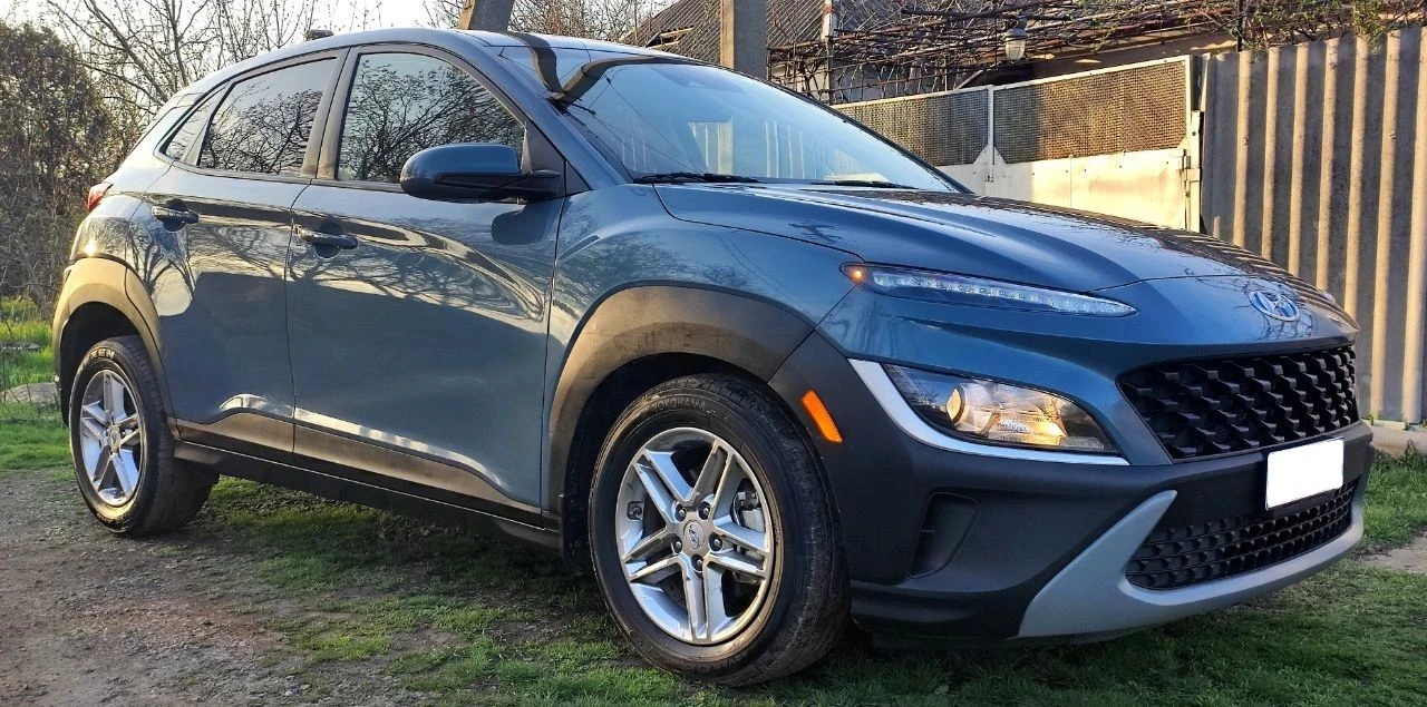 Продаётся хëндэ кона 2022 г. в идеальном состоянии, без окрасов. пробег 45 тыс. мл. 2,0 бензин, 150 л. с. , автомат 8-ступенчатый автомат айсин, круиз-контроль, удержание полосы, датчик дистанции, регулировка зеркал, мультируль, камера заднего вида, монитор, блютуз, мультируль, кондиционер, стеклоподъемники, резина почти новая, легкосплавные диски на 16. авто как новое (в салоне запах нового авто) из повреждений - небольшая вмятина на переднем правом крыле ( новое крыло замена в цвет авто) вся в заводском окрасе. таких авто на рынке очень мало. машина обслужена ( новые масла фильтра) вин код для проверки : km8k22ab0nu903842 цена 2,2 млн. руб. детально по телефону +79493560528, +79493202480 - фотография - 3