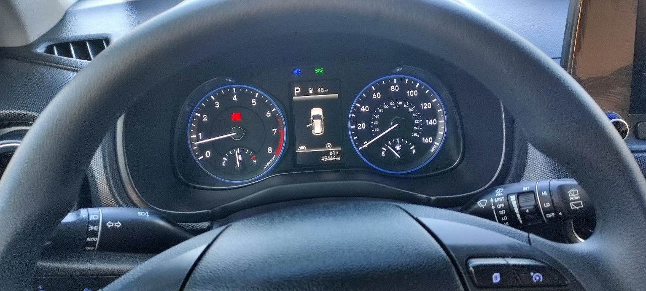 Продаётся хëндэ кона 2022 г. в идеальном состоянии, без окрасов. пробег 45 тыс. мл. 2,0 бензин, 150 л. с. , автомат 8-ступенчатый автомат айсин, круиз-контроль, удержание полосы, датчик дистанции, регулировка зеркал, мультируль, камера заднего вида, монитор, блютуз, мультируль, кондиционер, стеклоподъемники, резина почти новая, легкосплавные диски на 16. авто как новое (в салоне запах нового авто) из повреждений - небольшая вмятина на переднем правом крыле ( новое крыло замена в цвет авто) вся в заводском окрасе. таких авто на рынке очень мало. машина обслужена ( новые масла фильтра) вин код для проверки : km8k22ab0nu903842 цена 2,2 млн. руб. детально по телефону +79493560528, +79493202480 - фотография - 13