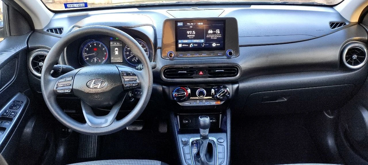 Продаётся хëндэ кона 2022 г. в идеальном состоянии, без окрасов. пробег 45 тыс. мл. 2,0 бензин, 150 л. с. , автомат 8-ступенчатый автомат айсин, круиз-контроль, удержание полосы, датчик дистанции, регулировка зеркал, мультируль, камера заднего вида, монитор, блютуз, мультируль, кондиционер, стеклоподъемники, резина почти новая, легкосплавные диски на 16. авто как новое (в салоне запах нового авто) из повреждений - небольшая вмятина на переднем правом крыле ( новое крыло замена в цвет авто) вся в заводском окрасе. таких авто на рынке очень мало. машина обслужена ( новые масла фильтра) вин код для проверки : km8k22ab0nu903842 цена 2,2 млн. руб. детально по телефону +79493560528, +79493202480 - фотография - 11