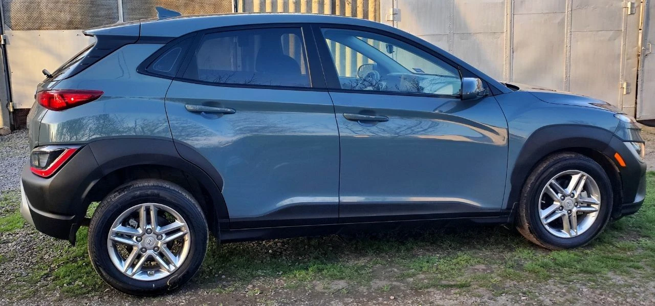 Продаётся хëндэ кона 2022 г. в идеальном состоянии, без окрасов. пробег 45 тыс. мл. 2,0 бензин, 150 л. с. , автомат 8-ступенчатый автомат айсин, круиз-контроль, удержание полосы, датчик дистанции, регулировка зеркал, мультируль, камера заднего вида, монитор, блютуз, мультируль, кондиционер, стеклоподъемники, резина почти новая, легкосплавные диски на 16. авто как новое (в салоне запах нового авто) из повреждений - небольшая вмятина на переднем правом крыле ( новое крыло замена в цвет авто) вся в заводском окрасе. таких авто на рынке очень мало. машина обслужена ( новые масла фильтра) вин код для проверки : km8k22ab0nu903842 цена 2,2 млн. руб. детально по телефону +79493560528, +79493202480 - фотография - 10