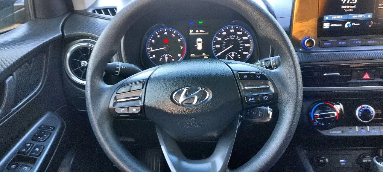 Продаётся хëндэ кона 2022 г. в идеальном состоянии, без окрасов. пробег 45 тыс. мл. 2,0 бензин, 150 л. с. , автомат 8-ступенчатый автомат айсин, круиз-контроль, удержание полосы, датчик дистанции, регулировка зеркал, мультируль, камера заднего вида, монитор, блютуз, мультируль, кондиционер, стеклоподъемники, резина почти новая, легкосплавные диски на 16. авто как новое (в салоне запах нового авто) из повреждений - небольшая вмятина на переднем правом крыле ( новое крыло замена в цвет авто) вся в заводском окрасе. таких авто на рынке очень мало. машина обслужена ( новые масла фильтра) вин код для проверки : km8k22ab0nu903842 цена 2,2 млн. руб. детально по телефону +79493560528, +79493202480 - фотография - 12