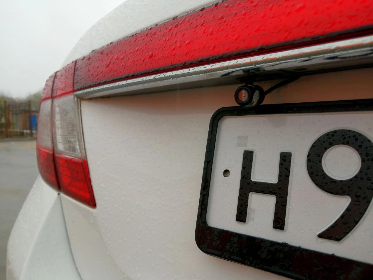 Chevrolet epica 2011, 2.0mt, пробег 269ткм большой, комфортный бизнес седан с просторным и удобным салоном. автомобиль сочетает в себе экономичный расход топлива с хорошими динамическими характеристиками. тоже касается и подвески - отличная управляемость одновременно с мягкостью и плавностью хода. подвеска и ходовая полностью исправны, посторонние звуки отсутствуют. на скорости 180км/ч в салоне как в спальне - тихо и спокойно. автомобиль находится в отличном состоянии, полностью обслужен. салон ухожен, имеется андроид магнитола с навигацией и камерой заднего вида. установлена сигнализация с автозапуском. собственник. цена 690 000 горловка, +79494804415 - фотография - 6