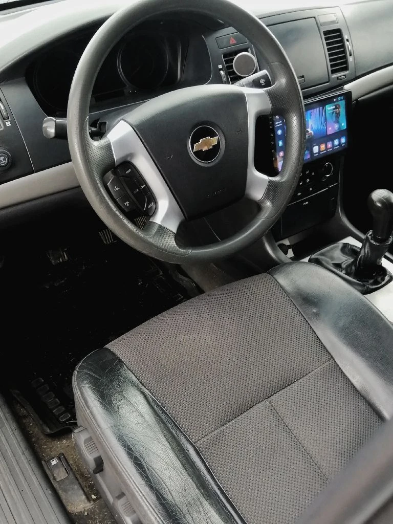 Chevrolet epica 2011, 2.0mt, пробег 269ткм большой, комфортный бизнес седан с просторным и удобным салоном. автомобиль сочетает в себе экономичный расход топлива с хорошими динамическими характеристиками. тоже касается и подвески - отличная управляемость одновременно с мягкостью и плавностью хода. подвеска и ходовая полностью исправны, посторонние звуки отсутствуют. на скорости 180км/ч в салоне как в спальне - тихо и спокойно. автомобиль находится в отличном состоянии, полностью обслужен. салон ухожен, имеется андроид магнитола с навигацией и камерой заднего вида. установлена сигнализация с автозапуском. собственник. цена 690 000 горловка, +79494804415 - фотография - 7