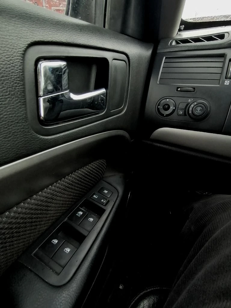 Chevrolet epica 2011, 2.0mt, пробег 269ткм большой, комфортный бизнес седан с просторным и удобным салоном. автомобиль сочетает в себе экономичный расход топлива с хорошими динамическими характеристиками. тоже касается и подвески - отличная управляемость одновременно с мягкостью и плавностью хода. подвеска и ходовая полностью исправны, посторонние звуки отсутствуют. на скорости 180км/ч в салоне как в спальне - тихо и спокойно. автомобиль находится в отличном состоянии, полностью обслужен. салон ухожен, имеется андроид магнитола с навигацией и камерой заднего вида. установлена сигнализация с автозапуском. собственник. цена 690 000 горловка, +79494804415 - фотография - 8