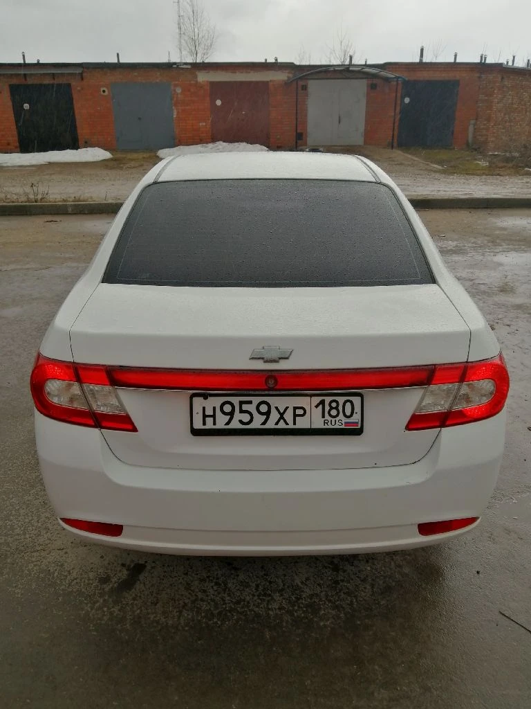 Chevrolet epica 2011, 2.0mt, пробег 269ткм большой, комфортный бизнес седан с просторным и удобным салоном. автомобиль сочетает в себе экономичный расход топлива с хорошими динамическими характеристиками. тоже касается и подвески - отличная управляемость одновременно с мягкостью и плавностью хода. подвеска и ходовая полностью исправны, посторонние звуки отсутствуют. на скорости 180км/ч в салоне как в спальне - тихо и спокойно. автомобиль находится в отличном состоянии, полностью обслужен. салон ухожен, имеется андроид магнитола с навигацией и камерой заднего вида. установлена сигнализация с автозапуском. собственник. цена 690 000 горловка, +79494804415 - фотография - 5