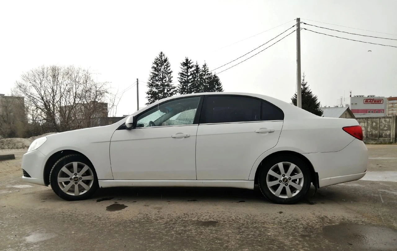 Chevrolet epica 2011, 2.0mt, пробег 269ткм большой, комфортный бизнес седан с просторным и удобным салоном. автомобиль сочетает в себе экономичный расход топлива с хорошими динамическими характеристиками. тоже касается и подвески - отличная управляемость одновременно с мягкостью и плавностью хода. подвеска и ходовая полностью исправны, посторонние звуки отсутствуют. на скорости 180км/ч в салоне как в спальне - тихо и спокойно. автомобиль находится в отличном состоянии, полностью обслужен. салон ухожен, имеется андроид магнитола с навигацией и камерой заднего вида. установлена сигнализация с автозапуском. собственник. цена 690 000 горловка, +79494804415 - фотография - 3