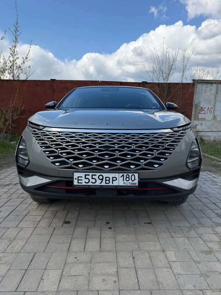 Срочно продам omoda c5. 2024 г. (ещё год на гарантии). пробег 13000 км. 1.5литра. передний привод. вариатор. максимальная комплектация ultimate+чёрная крыша. состояние новой машины. один хозяин. 2.5млн. рублей. донецк. +79493619770 - фотография - 3