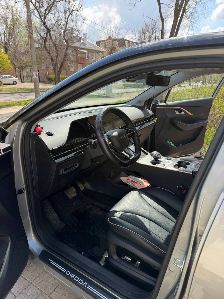 Срочно продам omoda c5. 2024 г. (ещё год на гарантии). пробег 13000 км. 1.5литра. передний привод. вариатор. максимальная комплектация ultimate+чёрная крыша. состояние новой машины. один хозяин. 2.5млн. рублей. донецк. +79493619770 - фотография - 14