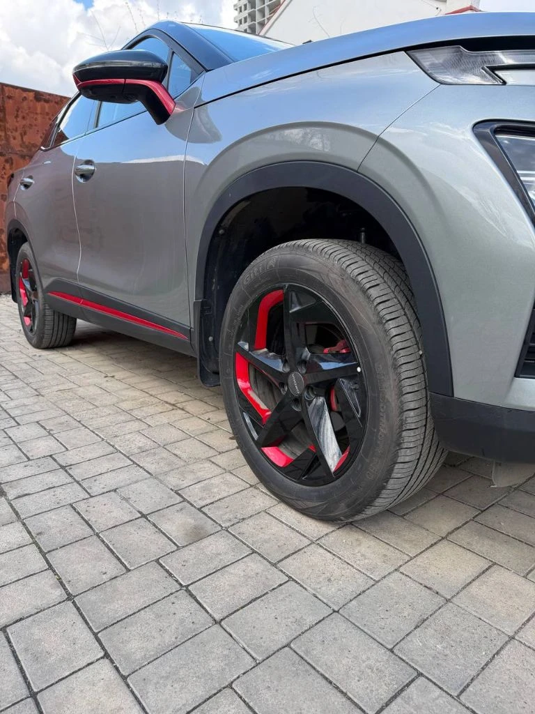 Срочно продам omoda c5. 2024 г. (ещё год на гарантии). пробег 13000 км. 1.5литра. передний привод. вариатор. максимальная комплектация ultimate+чёрная крыша. состояние новой машины. один хозяин. 2.5млн. рублей. донецк. +79493619770 - фотография - 7