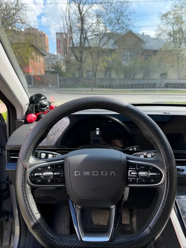 Срочно продам omoda c5. 2024 г. (ещё год на гарантии). пробег 13000 км. 1.5литра. передний привод. вариатор. максимальная комплектация ultimate+чёрная крыша. состояние новой машины. один хозяин. 2.5млн. рублей. донецк. +79493619770 - фотография - 6