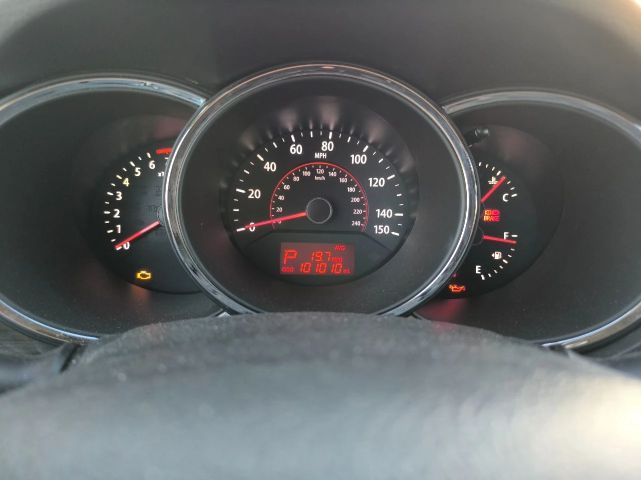 Kia sorento 2.4, 6-ступенчатый автомат, бензин, передний привод, 5 мест. идеальное состояние, один собственник в россии. подтверждённый пробег. двигатель, коробка передач и ходовая часть в безупречном состоянии. сохранён заводской катализатор. установлена сигнализация starline с gsm-модулем и автозапуском. дополнительная шумоизоляция дверей и крыши. проведена антикоррозийная обработка дверей и днища. автомобиль пригнан из сша для личного пользования. продажа связана с приобретением новой машины. в подарок — комплект зимних шин на оригинальных дисках. всегда обслуживался вовремя. обмен не рассматривается. полный комплект ключей и документов. в салоне не курили. оригинальный птс. тел. : +7(949)3482040 телеграмм: +7(999)4830843 - фотография - 6