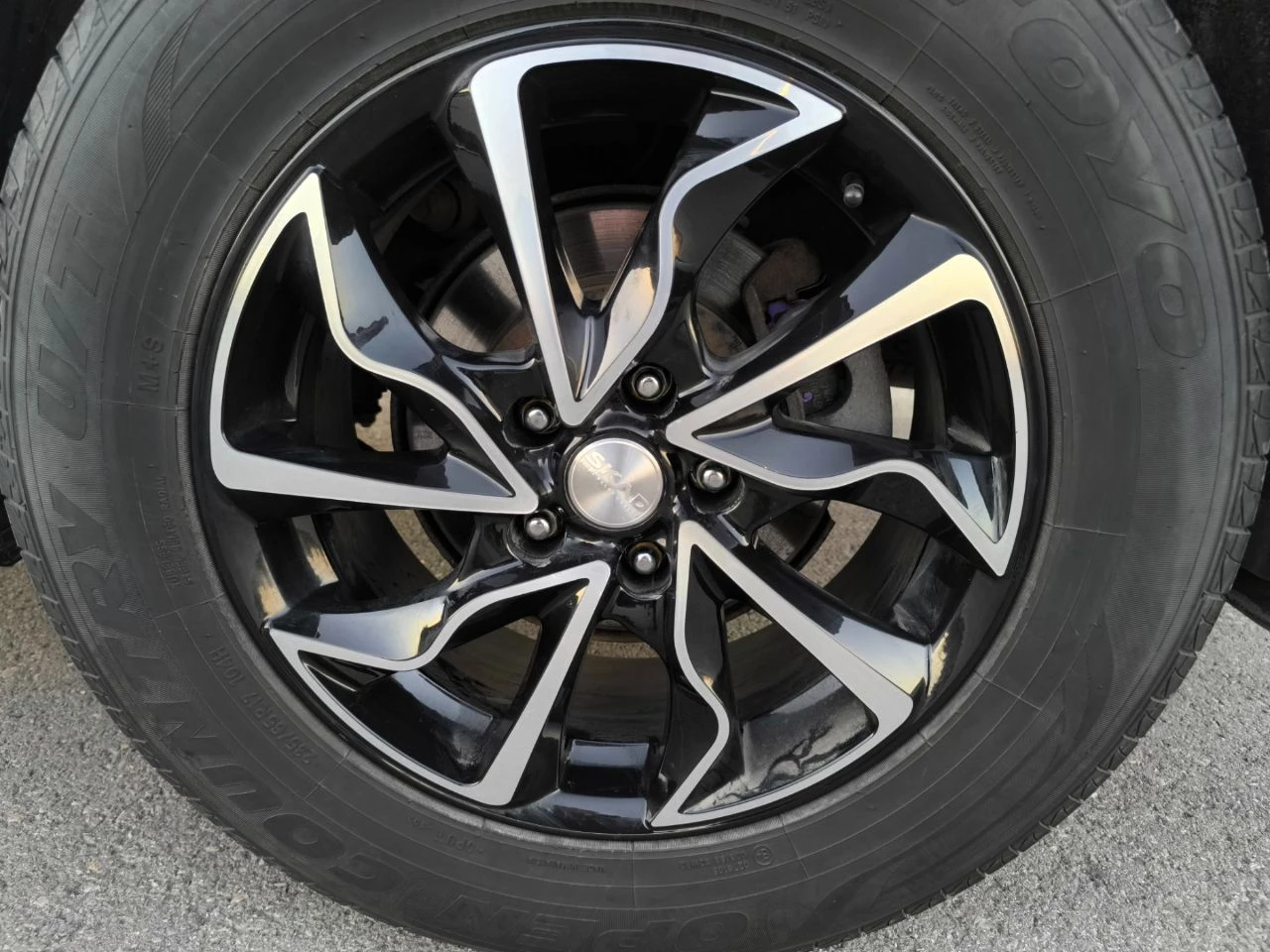 Kia sorento 2.4, 6-ступенчатый автомат, бензин, передний привод, 5 мест. идеальное состояние, один собственник в россии. подтверждённый пробег. двигатель, коробка передач и ходовая часть в безупречном состоянии. сохранён заводской катализатор. установлена сигнализация starline с gsm-модулем и автозапуском. дополнительная шумоизоляция дверей и крыши. проведена антикоррозийная обработка дверей и днища. автомобиль пригнан из сша для личного пользования. продажа связана с приобретением новой машины. в подарок — комплект зимних шин на оригинальных дисках. всегда обслуживался вовремя. обмен не рассматривается. полный комплект ключей и документов. в салоне не курили. оригинальный птс. тел. : +7(949)3482040 телеграмм: +7(999)4830843 - фотография - 10