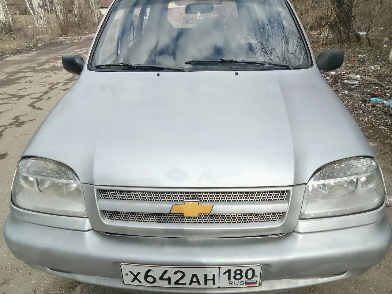 Продам шевроле нива 2003 г. , пробег - 200190км. двигатель - норм. , коробка - норм. , документы в порядке. установлено много нового. цена - 250000 р. , возможен небольшой торг. +7949 306 67 86 - фотография - 2