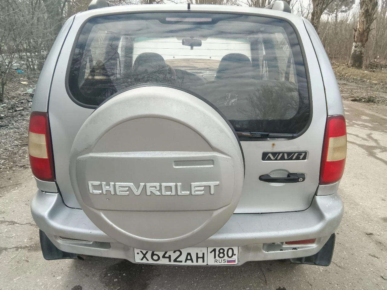 Продам шевроле нива 2003 г. , пробег - 200190км. двигатель - норм. , коробка - норм. , документы в порядке. установлено много нового. цена - 250000 р. , возможен небольшой торг. +7949 306 67 86 - фотография - 3