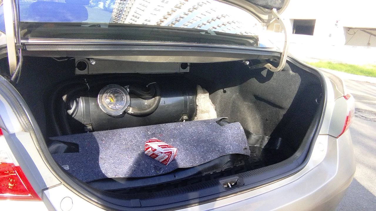 Продам тоуота camry. состояние супер! машина куплена в салоне. дата производства автомобиля: ноябрь 2008. единственный владелец с февраля 2009 г. седан комплектация престиж пробег 96000км бензин/газ салон: кожа 167л. с. акпп. 2.4 передний привод цвет: бежевый перламутр мультилок антикорозийка 2 комплекта новой резины на дисках r16 полностью обслужена. +7949 4284495 +7949 0350601 - фотография - 10