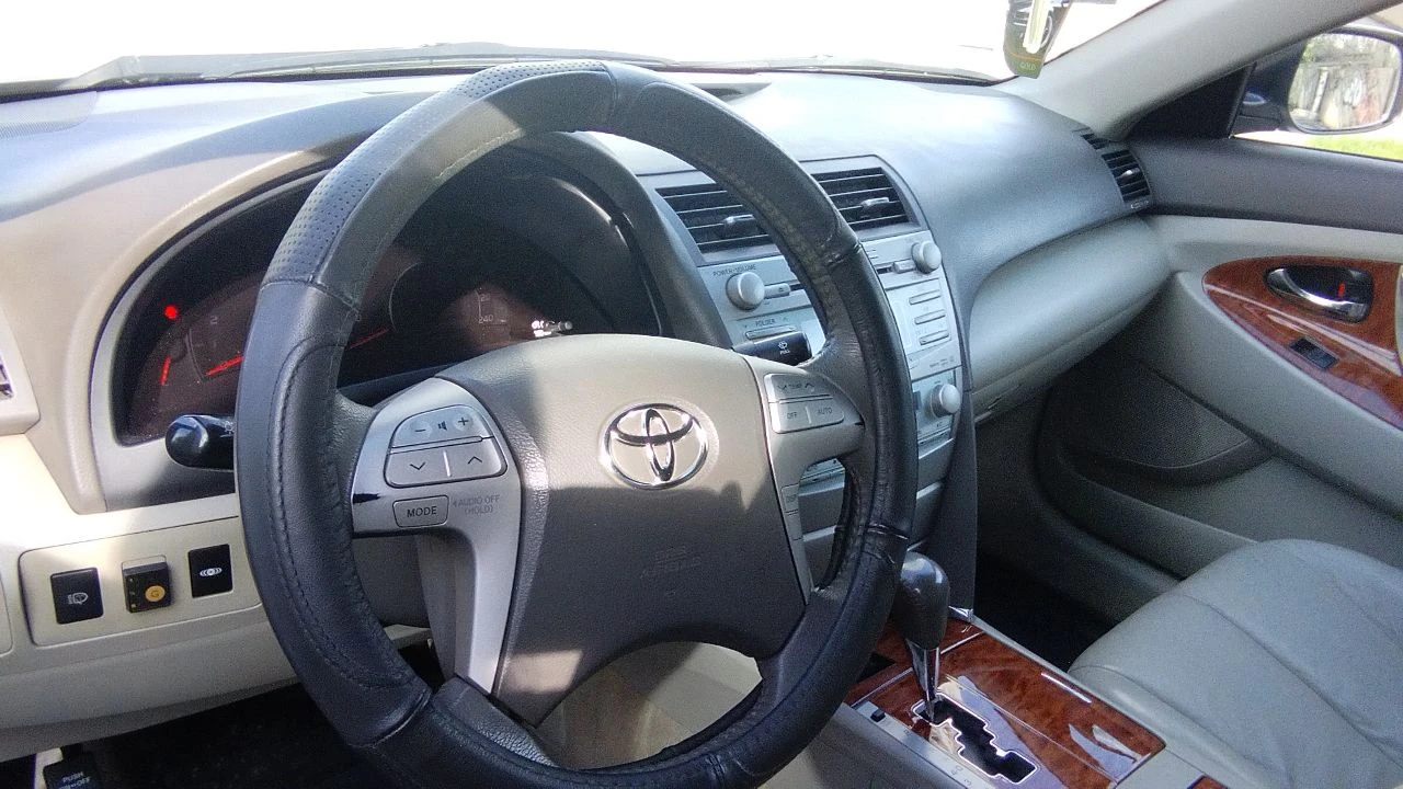 Продам тоуота camry. состояние супер! машина куплена в салоне. дата производства автомобиля: ноябрь 2008. единственный владелец с февраля 2009 г. седан комплектация престиж пробег 96000км бензин/газ салон: кожа 167л. с. акпп. 2.4 передний привод цвет: бежевый перламутр мультилок антикорозийка 2 комплекта новой резины на дисках r16 полностью обслужена. +7949 4284495 +7949 0350601 - фотография - 5