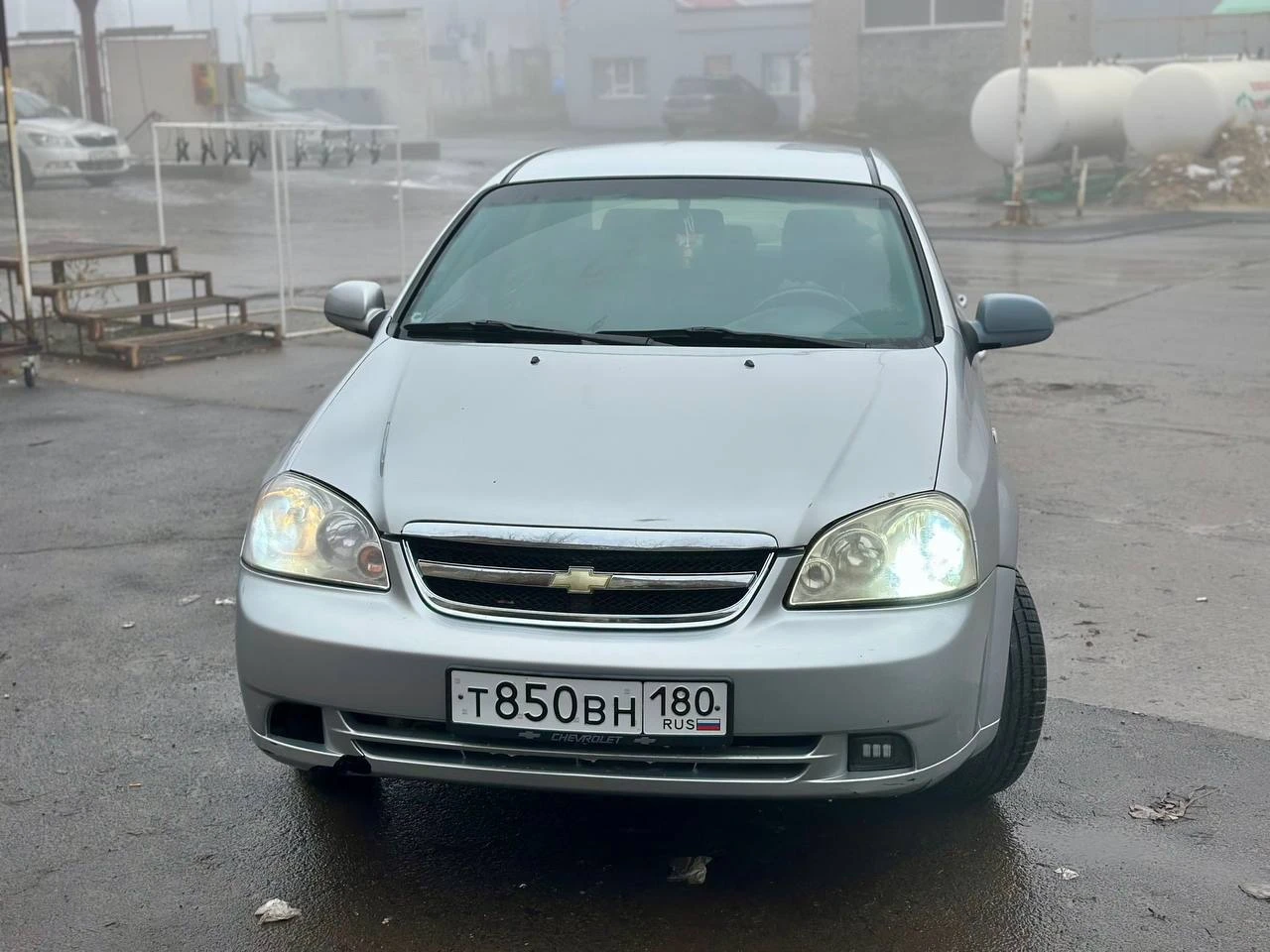 Продам срочно! chevrolet lacetti мт 1.6 2007. сел и поехал! полное переоформление! ✅ хороший живой автомобиль! не бита! зеленая автотека! ✅ автомобиль полностью обслужен, техника без вопросов. ходовая мячик машина не гнилая, днище в хорошем состоянии. жизненные коцки по лкп. мотор и коробка в идеальном состоянии. ходовка в хорошем состоянии. кондиционер, abs airbag, музыка, гур, 4 стекло подъемника и т. д машина на 180 регионе, кристально чистая! цена: 470 тыс. торг! номер телефона: +79493403832 по всем вопросам звоните. - фотография - 2