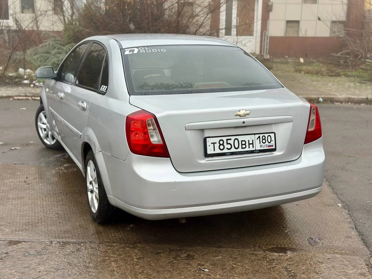 Продам срочно! chevrolet lacetti мт 1.6 2007. сел и поехал! полное переоформление! ✅ хороший живой автомобиль! не бита! зеленая автотека! ✅ автомобиль полностью обслужен, техника без вопросов. ходовая мячик машина не гнилая, днище в хорошем состоянии. жизненные коцки по лкп. мотор и коробка в идеальном состоянии. ходовка в хорошем состоянии. кондиционер, abs airbag, музыка, гур, 4 стекло подъемника и т. д машина на 180 регионе, кристально чистая! цена: 470 тыс. торг! номер телефона: +79493403832 по всем вопросам звоните. - фотография - 4