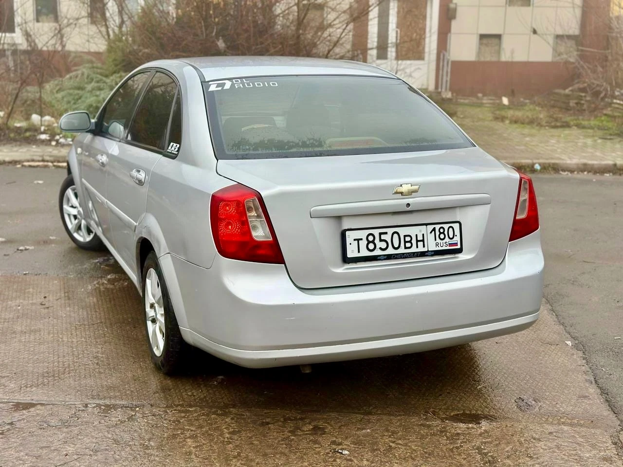 Продам срочно! chevrolet lacetti мт 1.6 2007. сел и поехал! полное переоформление! ✅ хороший живой автомобиль! не бита! зеленая автотека! ✅ автомобиль полностью обслужен, техника без вопросов. ходовая мячик машина не гнилая, днище в хорошем состоянии. жизненные коцки по лкп. мотор и коробка в идеальном состоянии. ходовка в хорошем состоянии. кондиционер, abs airbag, музыка, гур, 4 стекло подъемника и т. д машина на 180 регионе, кристально чистая! цена: 430 тыс. торг! номер телефона: +79493403832 по всем вопросам звоните. - фотография - 4