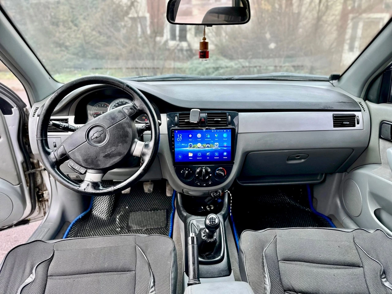 Продам срочно! chevrolet lacetti мт 1.6 2007. сел и поехал! полное переоформление! ✅ хороший живой автомобиль! не бита! зеленая автотека! ✅ автомобиль полностью обслужен, техника без вопросов. ходовая мячик машина не гнилая, днище в хорошем состоянии. жизненные коцки по лкп. мотор и коробка в идеальном состоянии. ходовка в хорошем состоянии. кондиционер, abs airbag, музыка, гур, 4 стекло подъемника и т. д машина на 180 регионе, кристально чистая! цена: 430 тыс. торг! номер телефона: +79493403832 по всем вопросам звоните. - фотография - 6