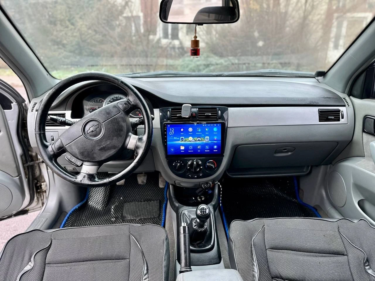 Продам срочно! chevrolet lacetti мт 1.6 2007. сел и поехал! полное переоформление! ✅ хороший живой автомобиль! не бита! зеленая автотека! ✅ автомобиль полностью обслужен, техника без вопросов. ходовая мячик машина не гнилая, днище в хорошем состоянии. жизненные коцки по лкп. мотор и коробка в идеальном состоянии. ходовка в хорошем состоянии. кондиционер, abs airbag, музыка, гур, 4 стекло подъемника и т. д машина на 180 регионе, кристально чистая! цена: 470 тыс. торг! номер телефона: +79493403832 по всем вопросам звоните. - фотография - 6