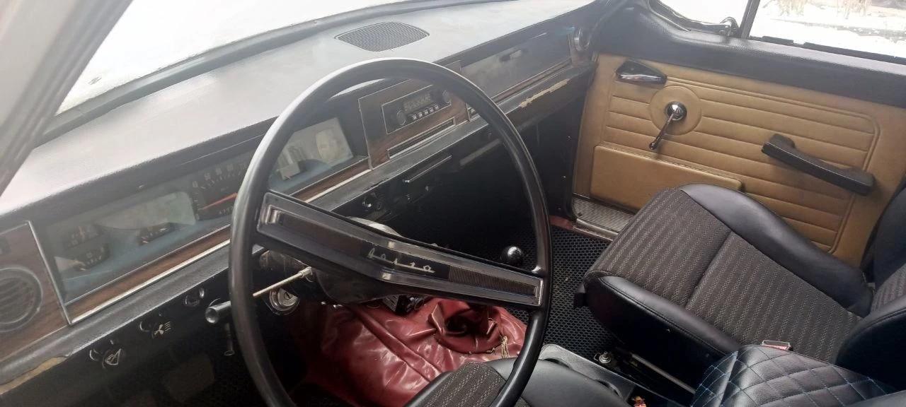 Продам волжару, двигатель 24 д, очень бодрый и шустрый, подкапотная электрика полностью новая, ходовая перебрана шкворня, резьбовые, рулевые пальцы, в коробке и заднем мосту залита трансмисионка gl, коробка 4х ступка отлично отрабатывает, задний мост ракушка родной не воет, тормозная система перебрана, сцепление живое нареканий нет, диски литьё от балансированые р14,отдам с ней ещё 4 диска тоже литьё на резине, а теперь по салону сидения с infinity fx50 передние с электрорегулировкой и подогревом(подключить нужно подогрев), стоят подиумы под динамики-хорошая музыка, отдам некоторые запчасти в нагрузку, теперь по минусам крыло помял правое, в части отрихтовали как могли, нужно подкрасить, дно целое прям на твердую 4,а так у машины есть минусы но и свои плюсы, в машину вложено много доказательства есть сервис книжка😅за машину прошу 80000,цена такая из-за больших вложений. +79495590961 - фотография - 5