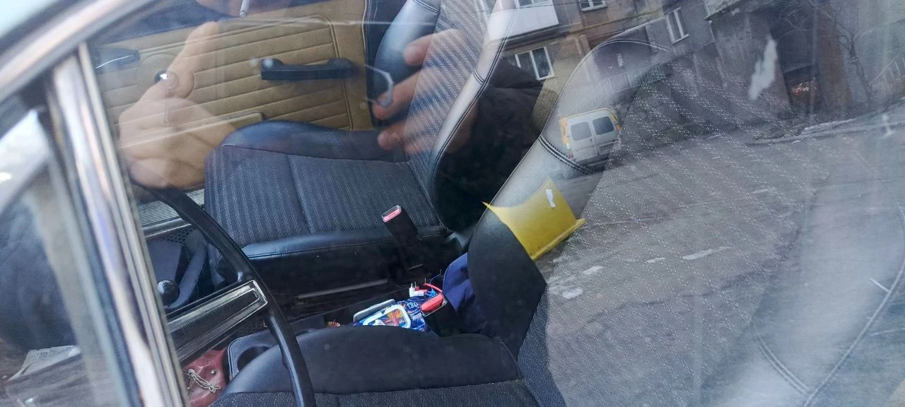 Продам волжару, двигатель 24 д, очень бодрый и шустрый, подкапотная электрика полностью новая, ходовая перебрана шкворня, резьбовые, рулевые пальцы, в коробке и заднем мосту залита трансмисионка gl, коробка 4х ступка отлично отрабатывает, задний мост ракушка родной не воет, тормозная система перебрана, сцепление живое нареканий нет, диски литьё от балансированые р14,отдам с ней ещё 4 диска тоже литьё на резине, а теперь по салону сидения с infinity fx50 передние с электрорегулировкой и подогревом(подключить нужно подогрев), стоят подиумы под динамики-хорошая музыка, отдам некоторые запчасти в нагрузку, теперь по минусам крыло помял правое, в части отрихтовали как могли, нужно подкрасить, дно целое прям на твердую 4,а так у машины есть минусы но и свои плюсы, в машину вложено много доказательства есть сервис книжка😅за машину прошу 80000,цена такая из-за больших вложений. +79495590961 - фотография - 4