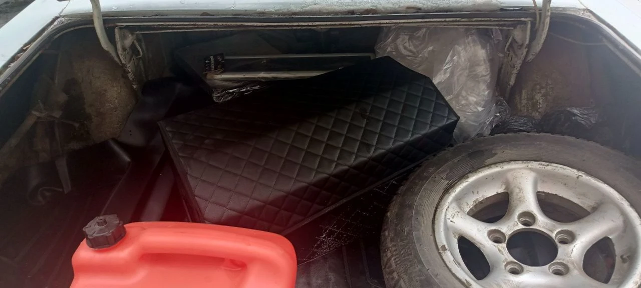 Продам волжару, двигатель 24 д, очень бодрый и шустрый, подкапотная электрика полностью новая, ходовая перебрана шкворня, резьбовые, рулевые пальцы, в коробке и заднем мосту залита трансмисионка gl, коробка 4х ступка отлично отрабатывает, задний мост ракушка родной не воет, тормозная система перебрана, сцепление живое нареканий нет, диски литьё от балансированые р14,отдам с ней ещё 4 диска тоже литьё на резине, а теперь по салону сидения с infinity fx50 передние с электрорегулировкой и подогревом(подключить нужно подогрев), стоят подиумы под динамики-хорошая музыка, отдам некоторые запчасти в нагрузку, теперь по минусам крыло помял правое, в части отрихтовали как могли, нужно подкрасить, дно целое прям на твердую 4,а так у машины есть минусы но и свои плюсы, в машину вложено много доказательства есть сервис книжка😅за машину прошу 80000,цена такая из-за больших вложений. +79495590961 - фотография - 8