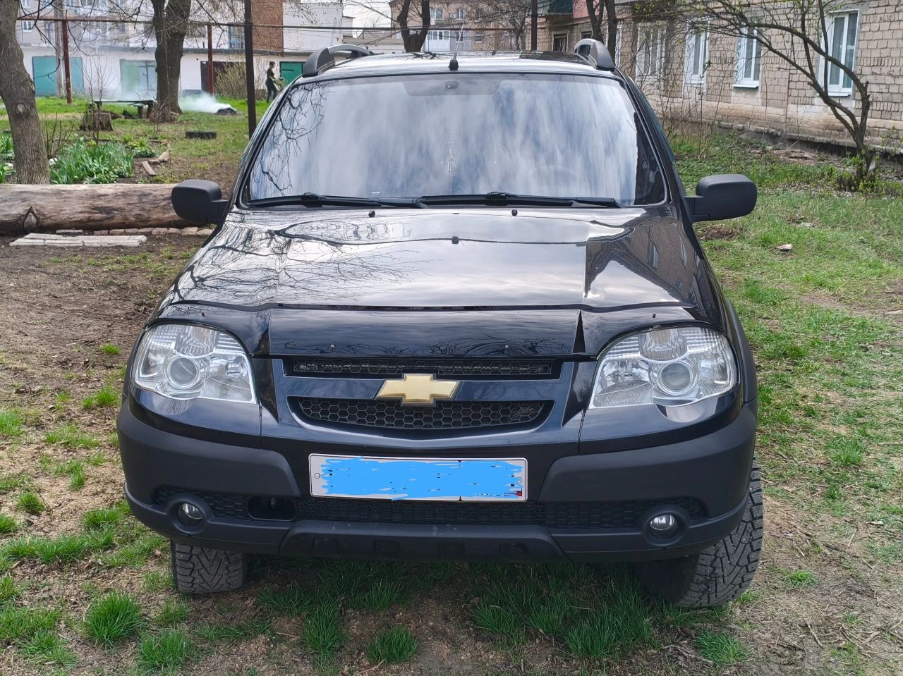 Продаю отличную ухоженную шевроле нива 2010 г/в с родным пробегом 113000 км комплектация с кондиционером достойное состояние всего автомобиля кузов без дтп салон чистинький ухоженны гидроусилитель передние стеклоподьемники электро зеркала подогрев зеркал подогрев сидений отличная музыка бортовой компьютер два ключа два брелка в туманках установлен ксенон релинги литые диски на 16 двигатель коробка подвеска в идеальном состоянии авто полностью обслужен и ухожен вложений не требует все вопросы по телефону цена: 590000 рублей торг. тел. +7-949-626-72-89 : ++7-949-383-94-58 - фотография - 2