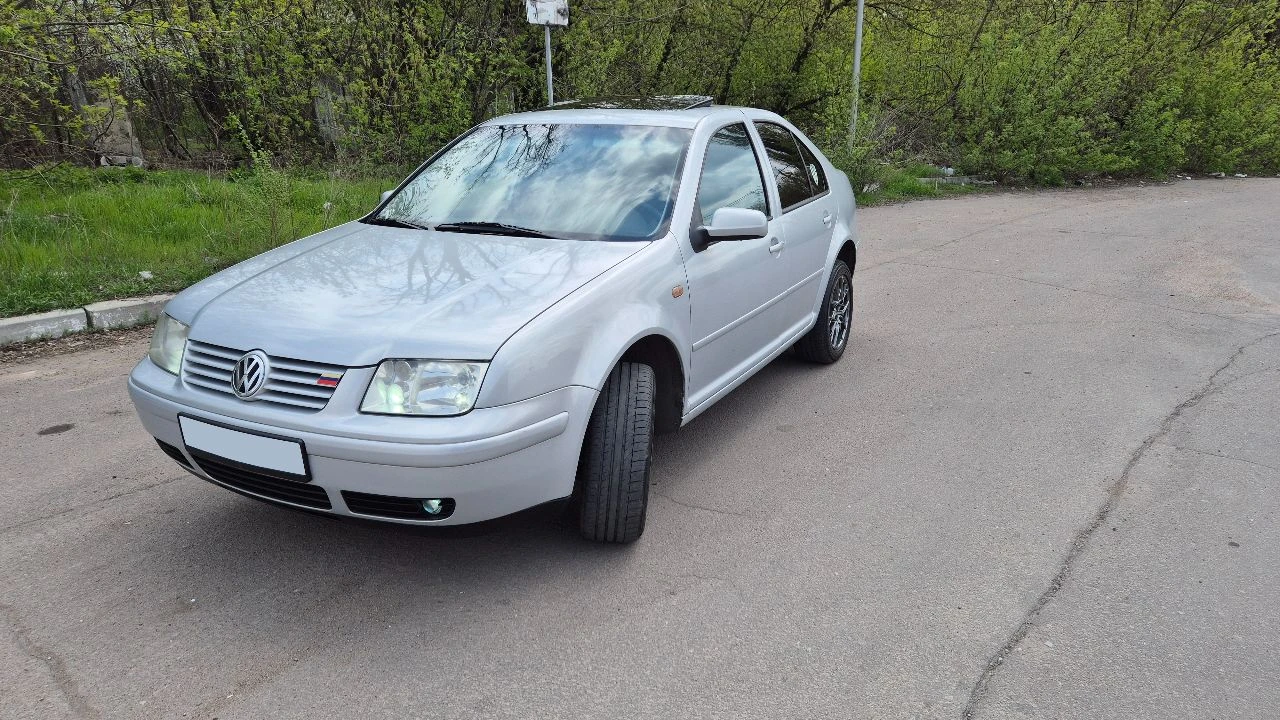 Volkswagen bora цена 550т. р. aqy 2.0-литровый 8-клапанный двигатель 115л. с мкп 5ст. пробег 222000т. км. технически чистый и исправный автомобиль. по комплектации: 2 ключа, сервисная книга, abs, электро регулировка зеркал с подогревом, 4 стеклоподъёмника, центральный замок, люк ( работает во всех положениях), 4 подушки безопасности, подогрев сидений, android магнитофон, качественная музыка передний и задний ряд, камера заднего вида. комплект колёс (зима r16 стальные + колпаки, лето r16 литые hre ff10) один собственник, учёт на мне. юридически чистый автомобиль телеграм: @karateturtle тел. : и мах +7 949 oo5 o8 16 - фотография - 4