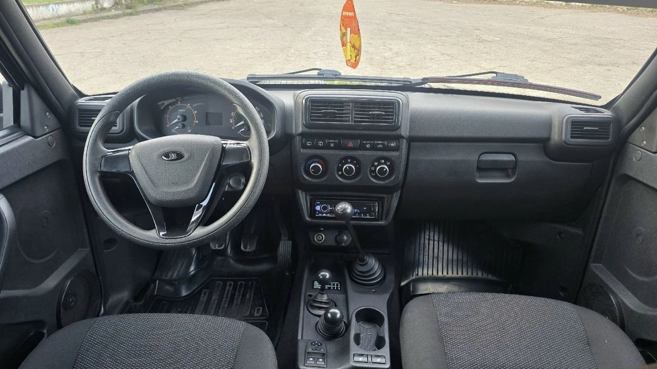 Niva legend 2024, люкс комплектация. состоянии нового авто. пробег 19т. вложений не требует. установлена процессорная магнитолла. цена 950 000 рублей. осмотр г. петровское. дополнительная информация по телефону +79592388713 - фотография - 8