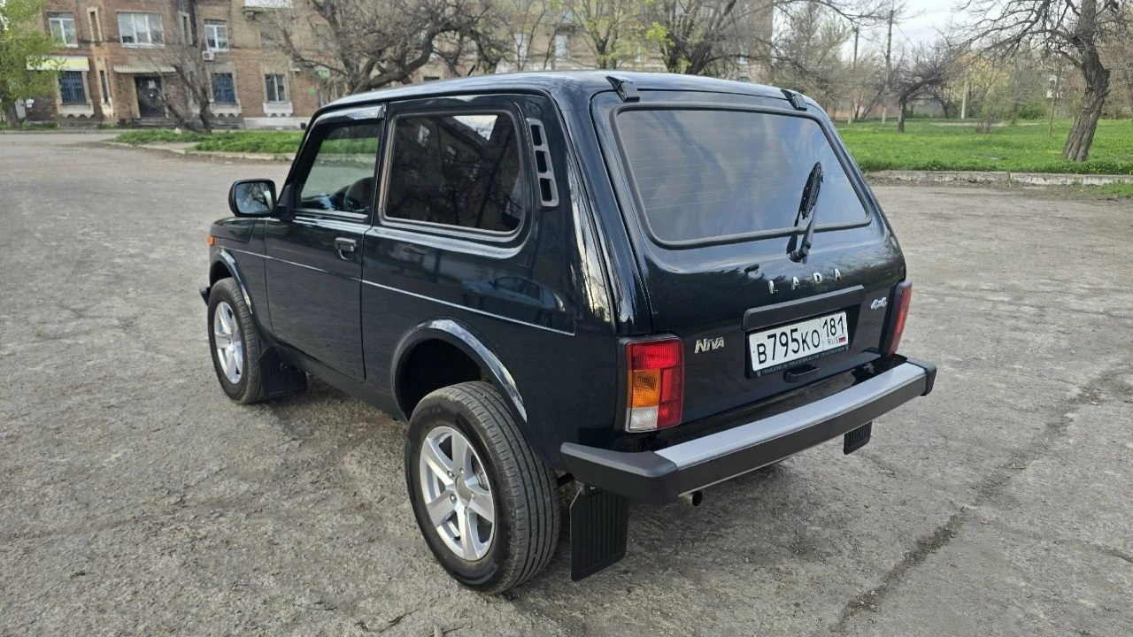 Niva legend 2024, люкс комплектация. состоянии нового авто. пробег 19т. вложений не требует. установлена процессорная магнитолла. цена 950 000 рублей. осмотр г. петровское. дополнительная информация по телефону +79592388713 - фотография - 5