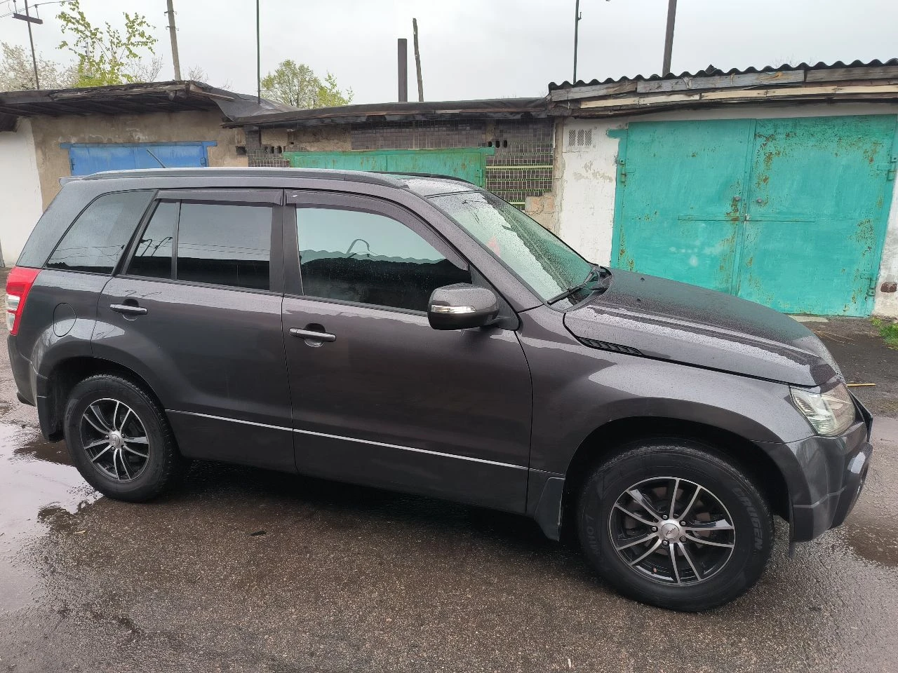 Продам японскую ниву 2010 год(рестайлинг) объем 2.0. пробег 170000 оригинал. машина обслужена от и до, все масла везде поменяны. автомат не пинает, работает чётко, полный привод без проблем доедет куда захотите. двигатель масло не употребляет. машина обработана пушечным салом и body, ближайшее время ржавчина ей не страшна. машине сделан чип тюнинг (едет бодро) и стоит газ евро 4 ( брал всё самое дорогое). клапана отрегулированы. светом будете довольны лэд в два ряда стоит. сделано дхо (дальний в пол накала) сигнализация staline с автозапуском. музыка хорошая с сабвуфером, играет достойно. круиз контроль, климат контроль, кондиционер холодит идеально. печка жарит, зимой очень тепло. ходовая: перед перебрал полностью, зад всё в отличном состоянии. зимняя резина почти новая. за машину не стыдно, вид имеет, вложено много сил и денег. хочу 1.3 млн. +79493209287 - фотография - 17