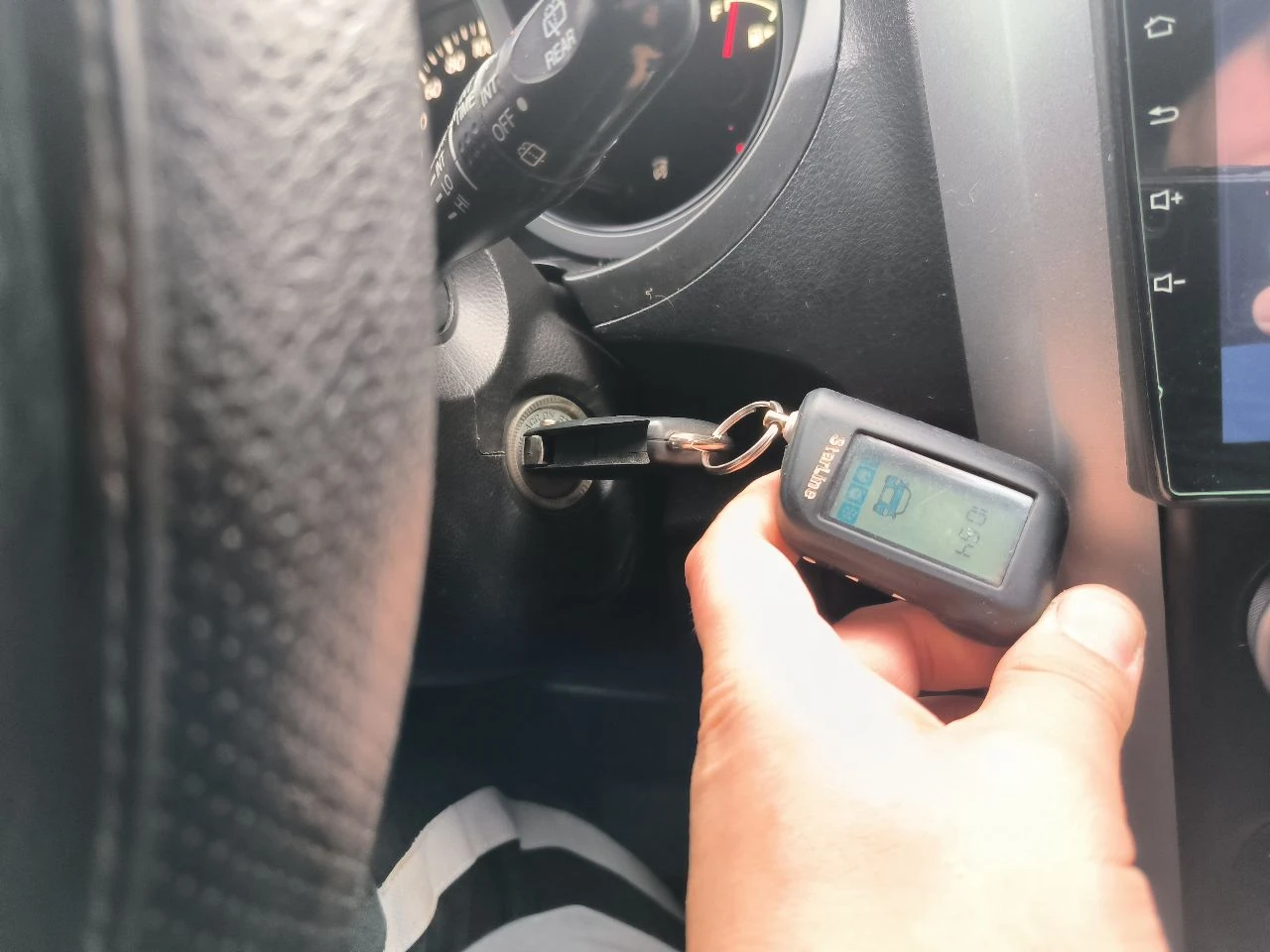 Продам японскую ниву 2010 год(рестайлинг) объем 2.0. пробег 170000 оригинал. машина обслужена от и до, все масла везде поменяны. автомат не пинает, работает чётко, полный привод без проблем доедет куда захотите. двигатель масло не употребляет. машина обработана пушечным салом и body, ближайшее время ржавчина ей не страшна. машине сделан чип тюнинг (едет бодро) и стоит газ евро 4 ( брал всё самое дорогое). клапана отрегулированы. светом будете довольны лэд в два ряда стоит. сделано дхо (дальний в пол накала) сигнализация staline с автозапуском. музыка хорошая с сабвуфером, играет достойно. круиз контроль, климат контроль, кондиционер холодит идеально. печка жарит, зимой очень тепло. ходовая: перед перебрал полностью, зад всё в отличном состоянии. зимняя резина почти новая. за машину не стыдно, вид имеет, вложено много сил и денег. хочу 1.3 млн. +79493209287 - фотография - 9