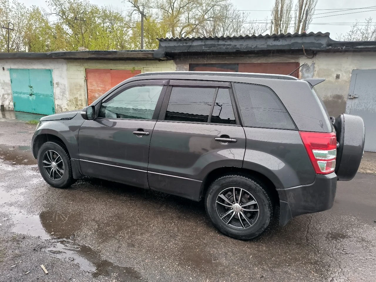 Продам японскую ниву 2010 год(рестайлинг) объем 2.0. пробег 170000 оригинал. машина обслужена от и до, все масла везде поменяны. автомат не пинает, работает чётко, полный привод без проблем доедет куда захотите. двигатель масло не употребляет. машина обработана пушечным салом и body, ближайшее время ржавчина ей не страшна. машине сделан чип тюнинг (едет бодро) и стоит газ евро 4 ( брал всё самое дорогое). клапана отрегулированы. светом будете довольны лэд в два ряда стоит. сделано дхо (дальний в пол накала) сигнализация staline с автозапуском. музыка хорошая с сабвуфером, играет достойно. круиз контроль, климат контроль, кондиционер холодит идеально. печка жарит, зимой очень тепло. ходовая: перед перебрал полностью, зад всё в отличном состоянии. зимняя резина почти новая. за машину не стыдно, вид имеет, вложено много сил и денег. хочу 1.3 млн. +79493209287 - фотография - 18