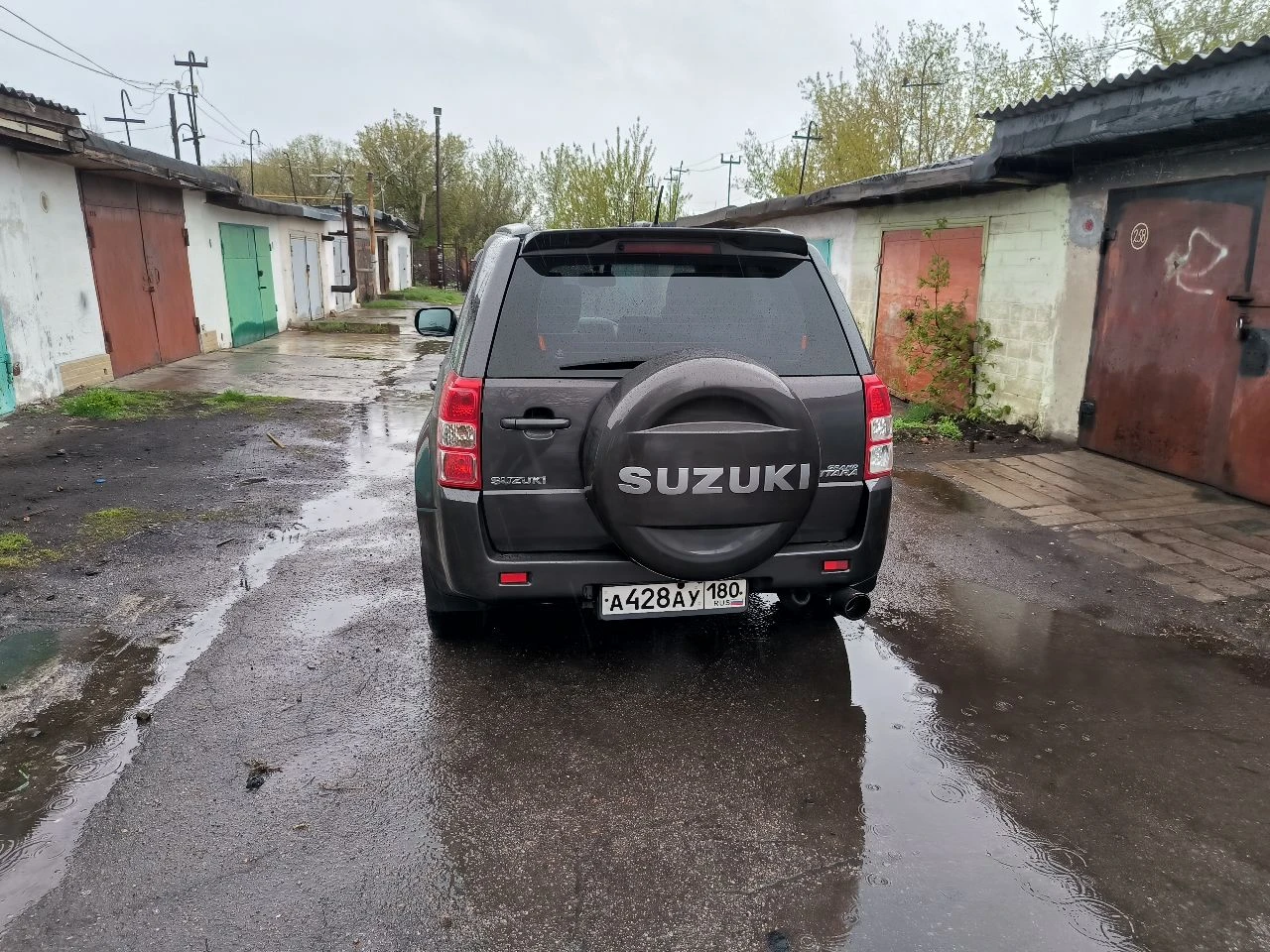 Продам японскую ниву 2010 год(рестайлинг) объем 2.0. пробег 170000 оригинал. машина обслужена от и до, все масла везде поменяны. автомат не пинает, работает чётко, полный привод без проблем доедет куда захотите. двигатель масло не употребляет. машина обработана пушечным салом и body, ближайшее время ржавчина ей не страшна. машине сделан чип тюнинг (едет бодро) и стоит газ евро 4 ( брал всё самое дорогое). клапана отрегулированы. светом будете довольны лэд в два ряда стоит. сделано дхо (дальний в пол накала) сигнализация staline с автозапуском. музыка хорошая с сабвуфером, играет достойно. круиз контроль, климат контроль, кондиционер холодит идеально. печка жарит, зимой очень тепло. ходовая: перед перебрал полностью, зад всё в отличном состоянии. зимняя резина почти новая. за машину не стыдно, вид имеет, вложено много сил и денег. хочу 1.3 млн. +79493209287 - фотография - 16