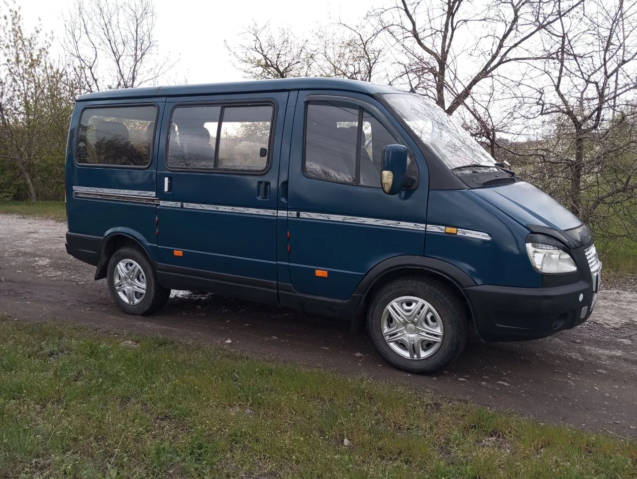 Продам семейный соболь- баргузин 7+1 легковой ( сидения сьемные если надо). 2003г. 2.3 16кл. 406 газ-бензин зарегистрирован. двигатель после капиталки 15т. (отличный), кпп подвеска все в норме, на хорошем ходу! авто в хорошем состоянии, на свои года, обслужен, ухожен! местный не пригон! хорошая резина. гур, эл/стекла, магнитола. документы в порядке от хозяина, есть диагност. карта т. о. цена: 450.000р. енакиево. +79493652755. - фотография - 3