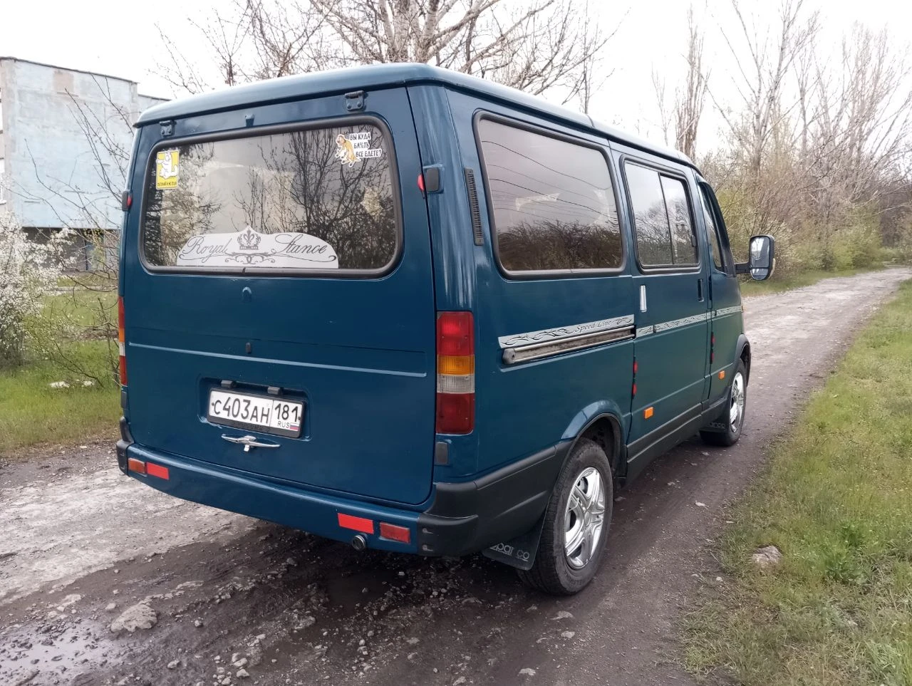 Продам семейный соболь- баргузин 7+1 легковой ( сидения сьемные если надо). 2003г. 2.3 16кл. 406 газ-бензин зарегистрирован. двигатель после капиталки 15т. (отличный), кпп подвеска все в норме, на хорошем ходу! авто в хорошем состоянии, на свои года, обслужен, ухожен! местный не пригон! хорошая резина. гур, эл/стекла, магнитола. документы в порядке от хозяина, есть диагност. карта т. о. цена: 450.000р. енакиево. +79493652755. - фотография - 4