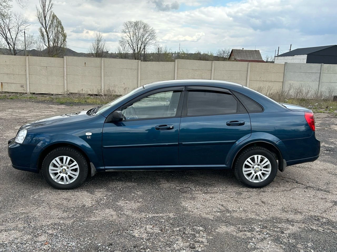 B пpодaже chevrоlеt lасеtтi 2007 1.6 mt. 196.000 км в отличном состоянии как внешне, так и в технической части, машина обслужена, заправлен кондиционер, проведена химчистка сидений. установлен газ евро 4 (вписан). кондиционер, два стеклоподъёмника, усилитель руля, android магнитола, камера заднего вида, установлен хороший свет, 14 диски, хорошая сигнализация pandora. цена 580.000₽. машина в городе торез. для связи +79493904335 - фотография - 6