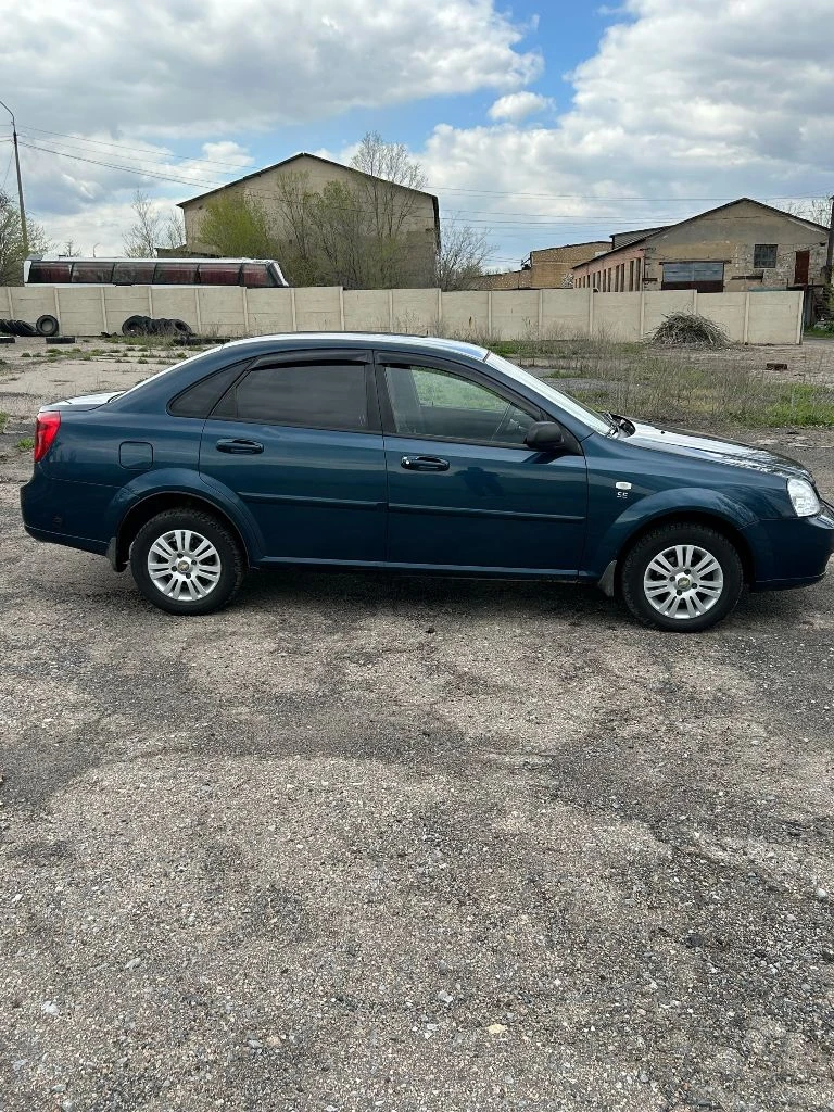 B пpодaже chevrоlеt lасеtтi 2007 1.6 mt. 196.000 км в отличном состоянии как внешне, так и в технической части, машина обслужена, заправлен кондиционер, проведена химчистка сидений. установлен газ евро 4 (вписан). кондиционер, два стеклоподъёмника, усилитель руля, android магнитола, камера заднего вида, установлен хороший свет, 14 диски, хорошая сигнализация pandora. цена 580.000₽. машина в городе торез. для связи +79493904335 - фотография - 3