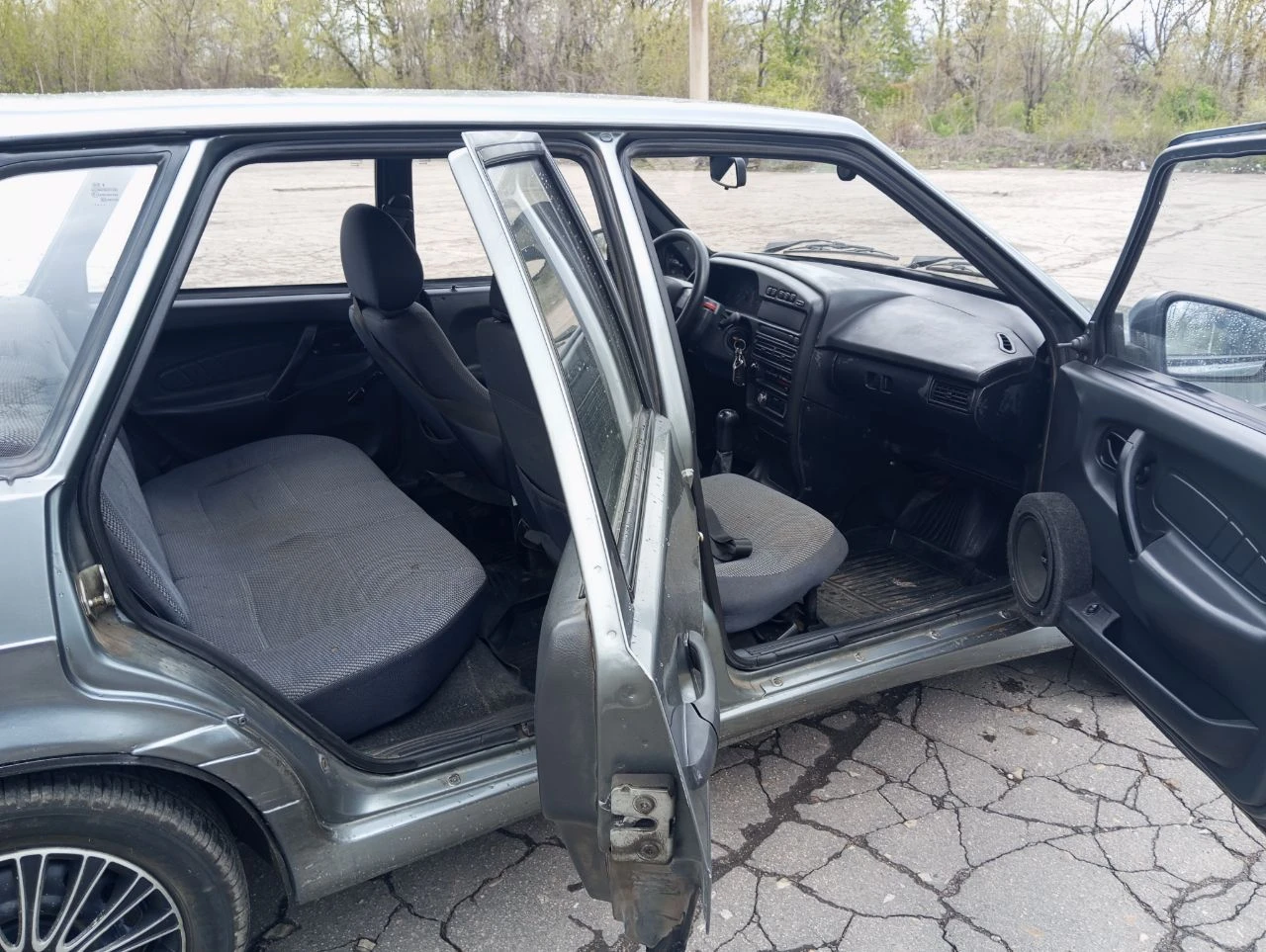 Продам ваз 2114 2011г. 1.6 бензин, родной пробег: 157000. в хорошем состоянии. дно, стаканы все целое, варить-красить не нужно, ну и не новая! на свою цену! двигатель пушка, кпп подвеска все хорошо. сел и поехал! эл/стекла, свет led, ц/замок-сигнализация, магнитола аккустика. документы в порядке. цена: 220000р. енакиево. +79493652755. - фотография - 6