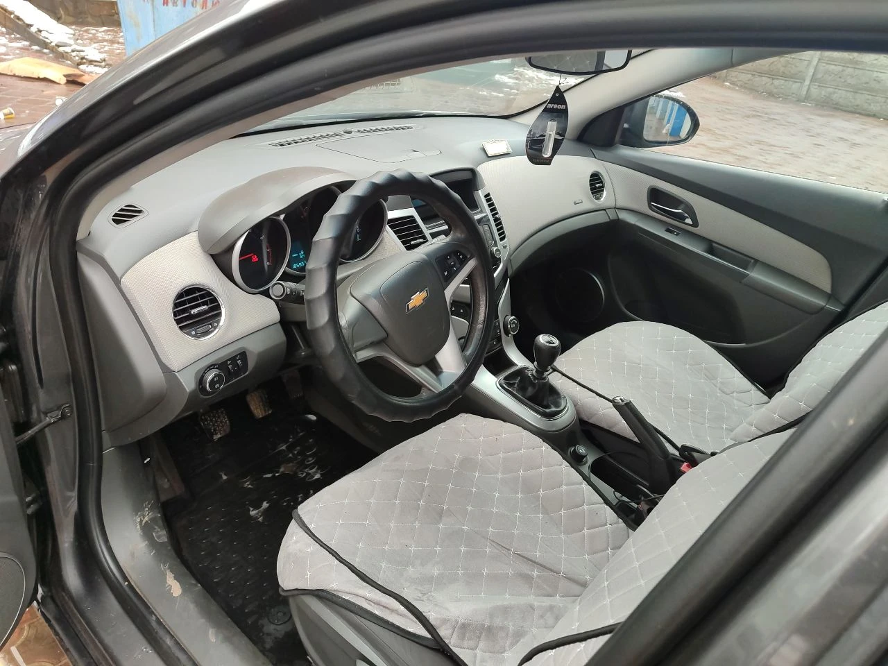 Продам chevrolet cruze, мкпп, 2010 года, цена 800000 тыс. рос рублей. все вопросы по телефону +79497025784 - фотография - 3